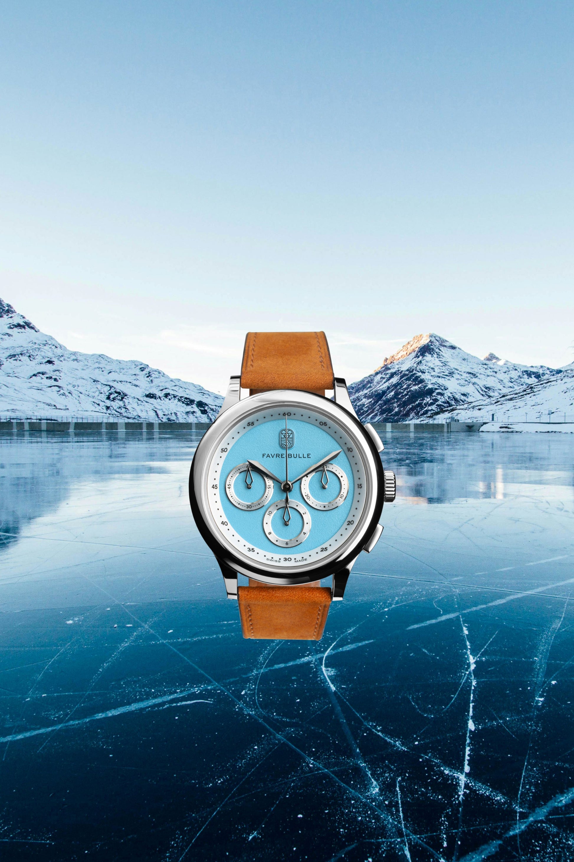Montre Ice Blue Favre‑Bulle, boîtier acier et cadran bleu, bracelet nubuck cuir marron clair